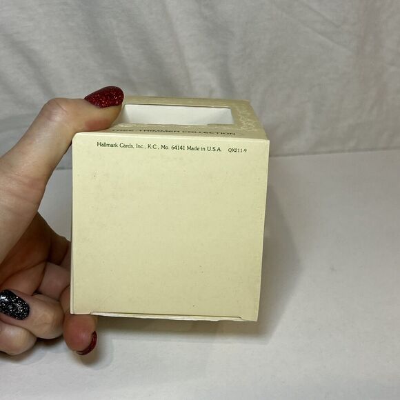 Vintage Hallmark Satin Ball Ornament - Granddaughter - Dated 1979 - Picture 3 of 6